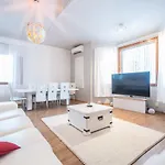 White House レヴィ