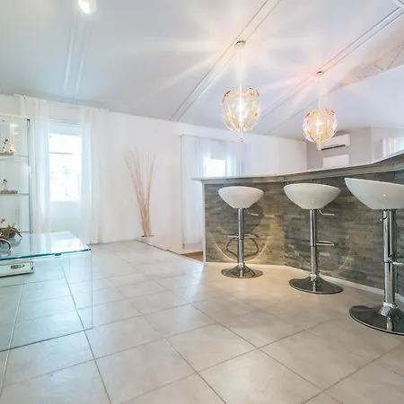 White House Holiday home Levi